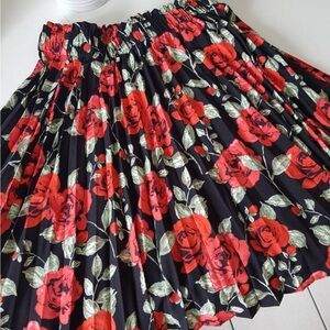 Floral Pleated Skirt with top M